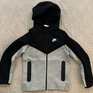 Nike, NWT boys size M black/grey zip up sweatshirt